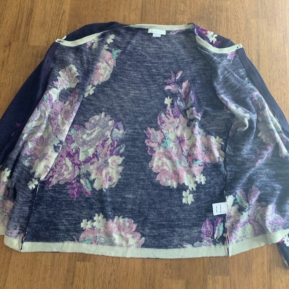 Garnet Hill Classic Merino Cardigan SZ M Purple Lilac Grey Floral - Picture 10 of 15